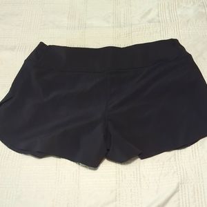Athleta run with it high rise 2.5 inch shorts M